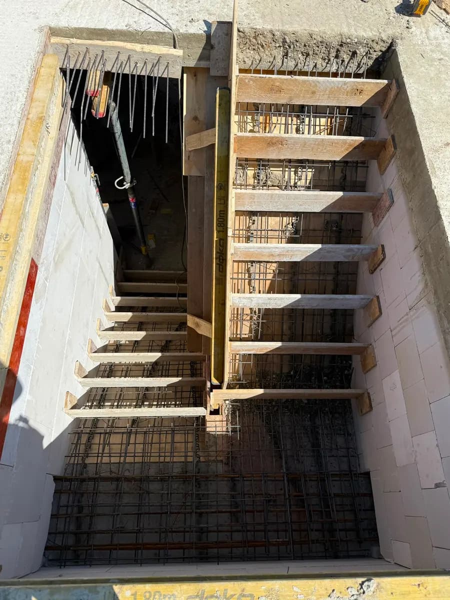 Betontreppe in Schalung